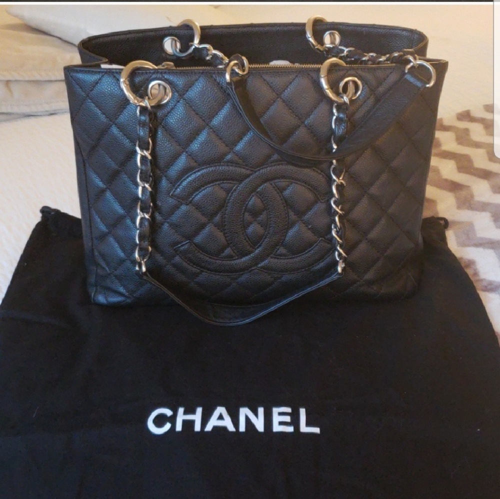 CHANEL grande caviar shopper tote (GST)